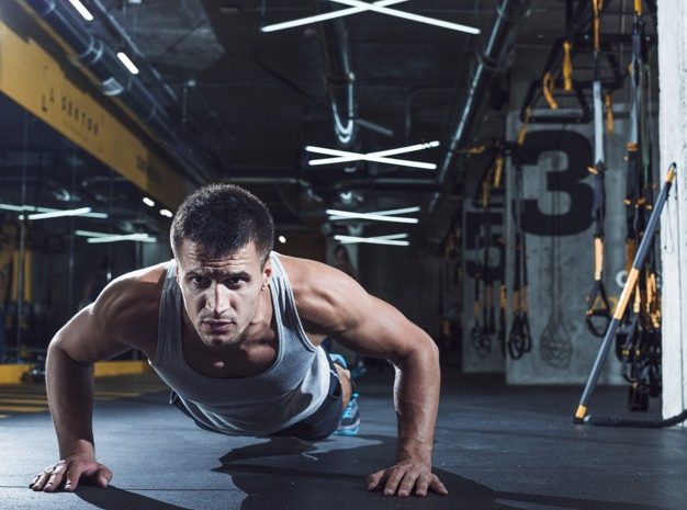 Burpees – czym są i jak je wykonać? Efekty oraz przykładowe plany