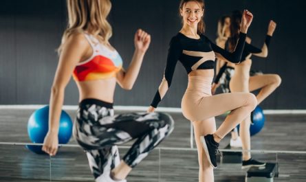kobiety trenuja body shape na sali fitness