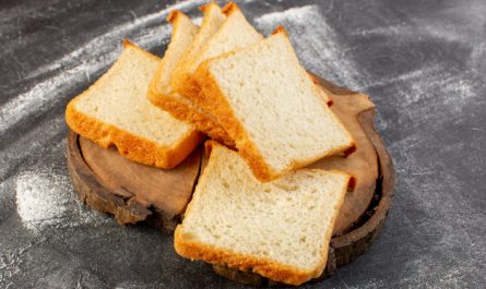 kromki bialego chleba