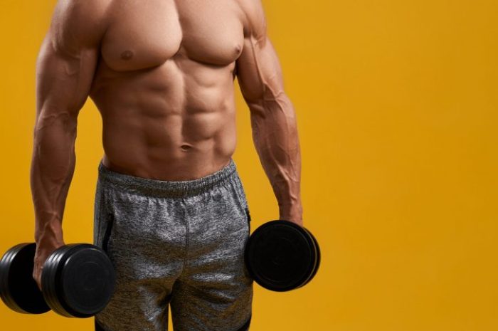 Jak rozbudować środek klatki piersiowej? 5 przykładowych ćwiczeń