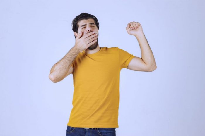 Senność po jedzeniu – czy powinna budzić niepokój?