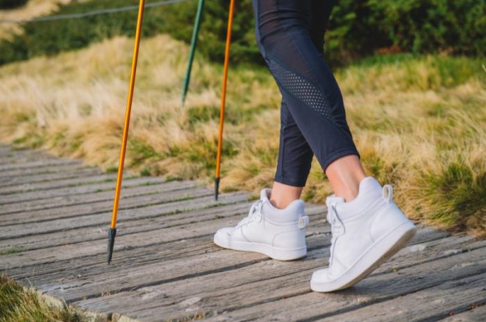 Nordic walking – jak i czy warto zacząć? Technika i niezbędny sprzęt