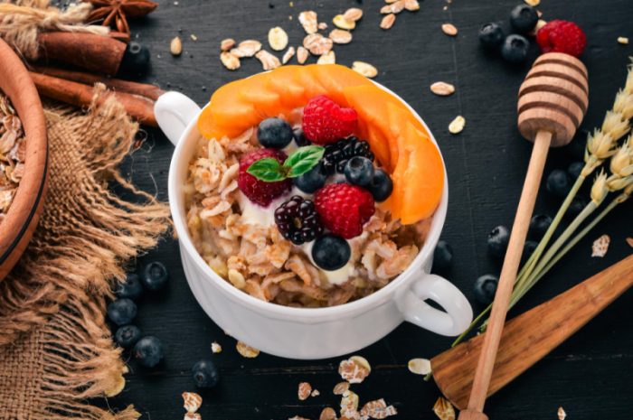 Ile kalorii ma owsianka? Na wodzie, z bananem i z owocami