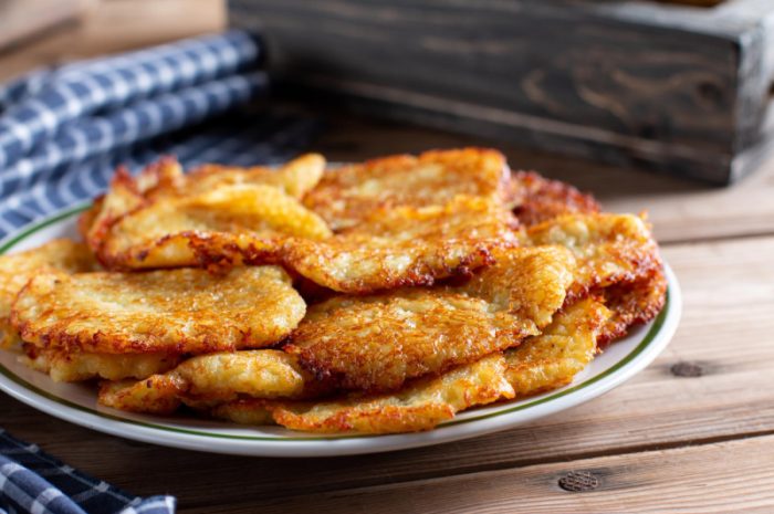 Ile kalorii mają placki ziemniaczane? Ze śmietaną i mięsem