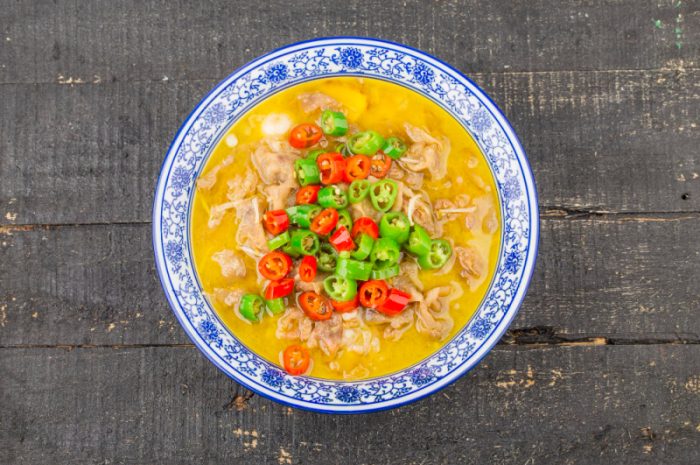 Ile kalorii ma zupka chińska? Sprawdzamy Vifon, Knorr i Amino!