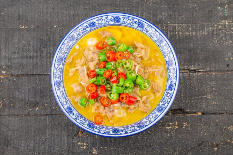 Ile kalorii ma zupka chińska? Sprawdzamy Vifon, Knorr i Amino