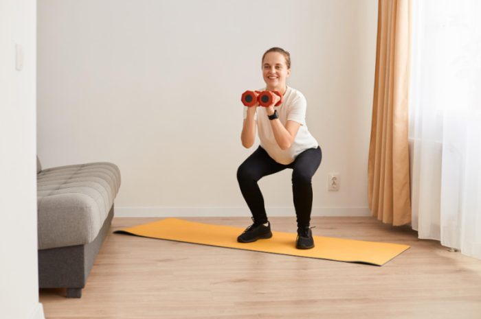 15 ćwiczeń na pośladki, które wykonasz w domu