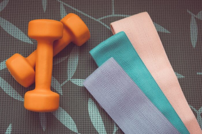 Trening z taśmami oporowymi – skuteczne ćwiczenia dla każdego