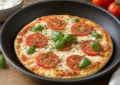 Pizza z serka wiejskiego z patelni - szybki przepis