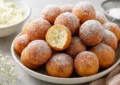 Mini pączki z serka wiejskiego - puszyste i małe